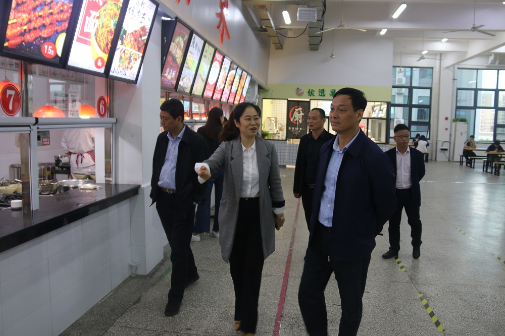 桂超同志深入阜阳技师学院食堂检查"制止餐饮浪费"及食品安全工作