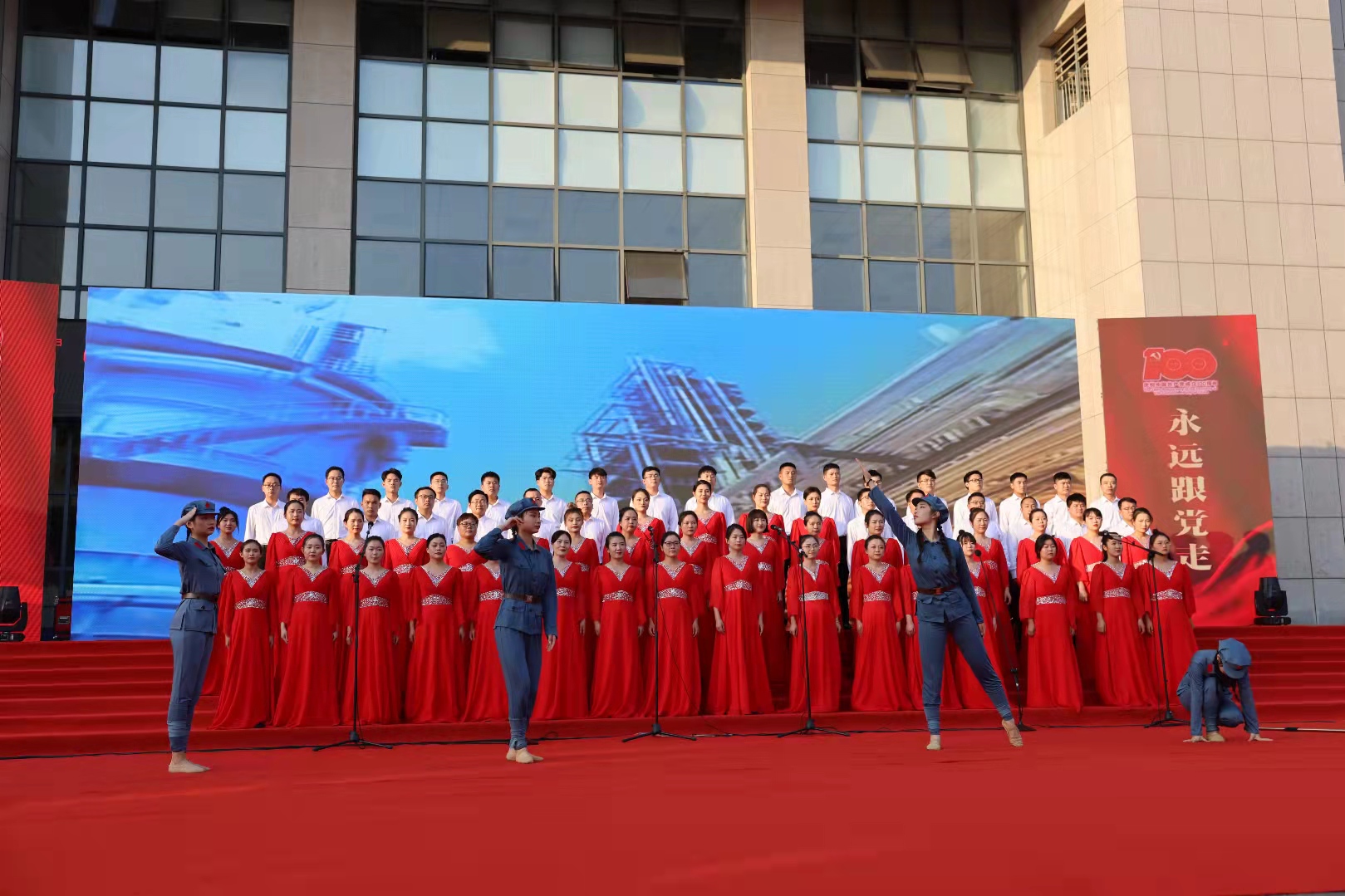 “颂歌献给党”庆祝中华人民共和国成立 七十二周年文艺汇演活动在阜阳技师学院举办