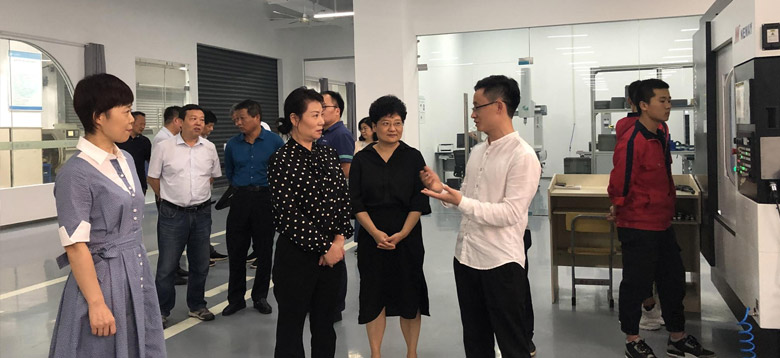 安徽省应急管理厅党组成员、副厅长余泳一行到阜阳技师学院调研