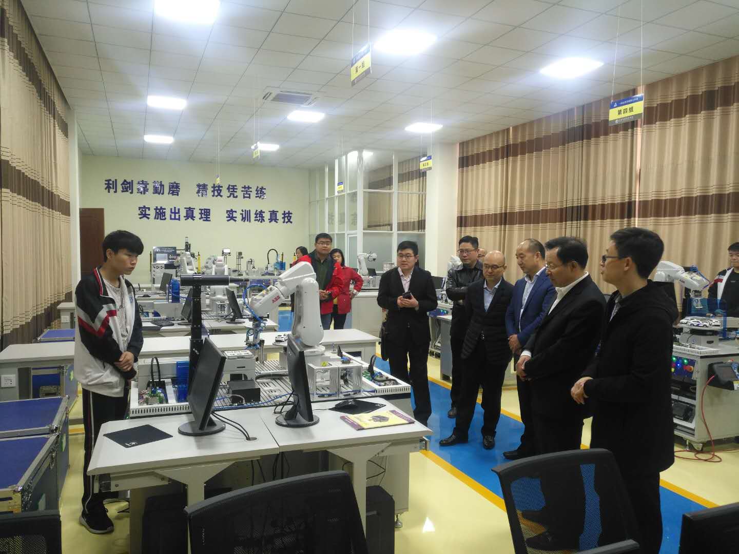 中航科工二院二八三厂来我院开展 校企合作对接活动
