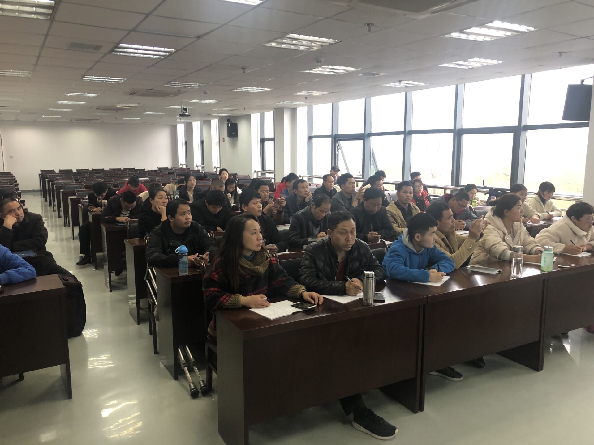 加强教学实践，助力电商精准扶贫 ——我院选派专业教师支援电商脱贫培训
