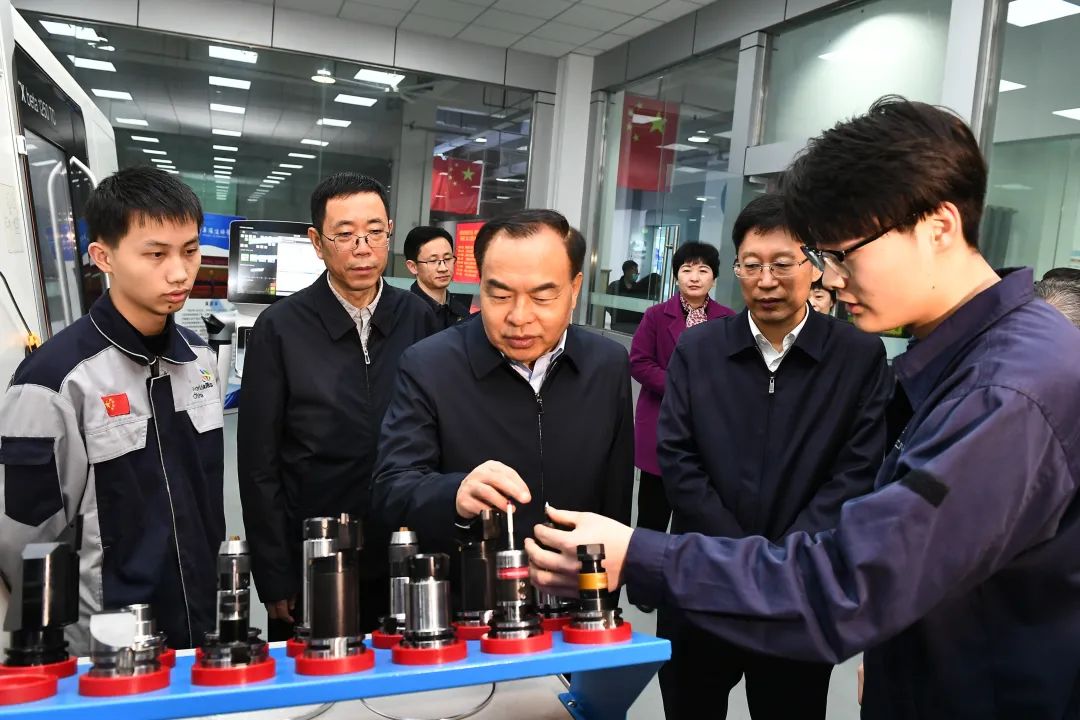 省政协主席唐良智到阜阳技师学院调研