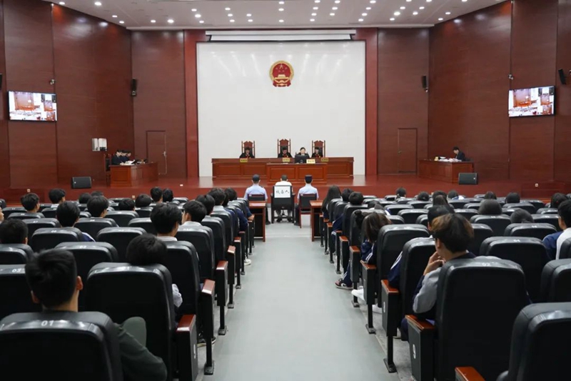 阜阳技师学院学生旁听庭审 零距离感受法律威严