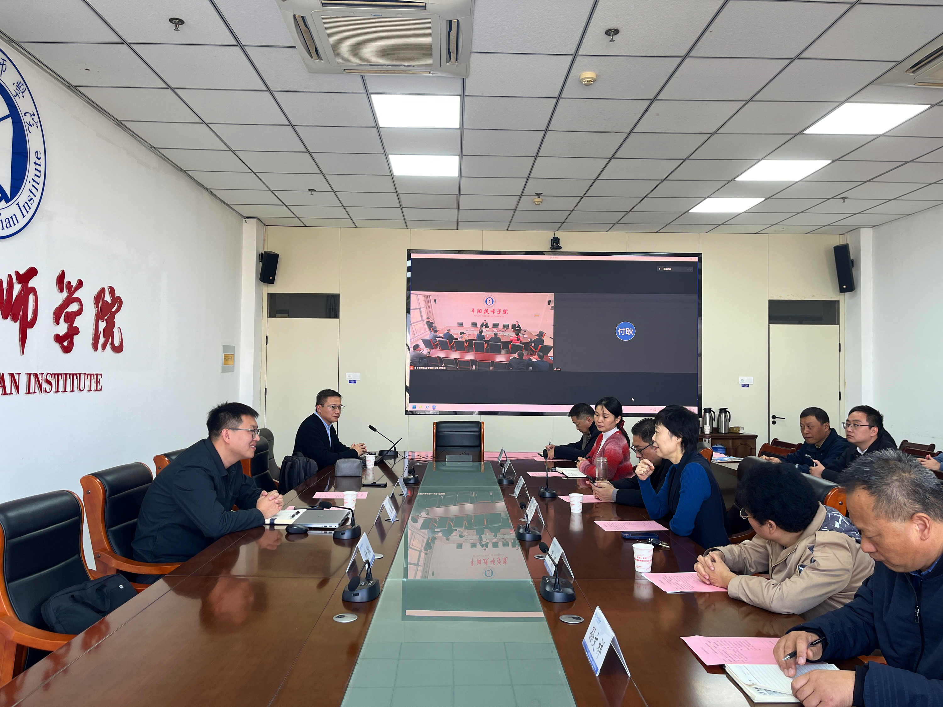 上海机动车检测中心技术有限公司到阜阳技师学院考察交流